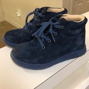 Toddler boy Ugg’s like new 10C